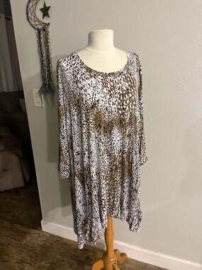LOGO by Lori Goldstein 3X Mixed Animal Print Sharkbite Hem Tunic Top